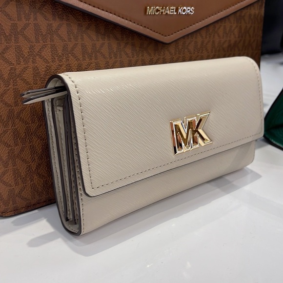 Michael Kors Mimi Large Saffiano Leather Bi-Fold Continental Wallet
Light Sand - Picture 5 of 16